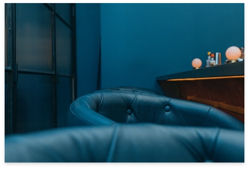 Wandfarbe Blau mit dunkel blauer optik